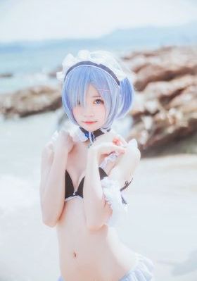 巨乳女士官